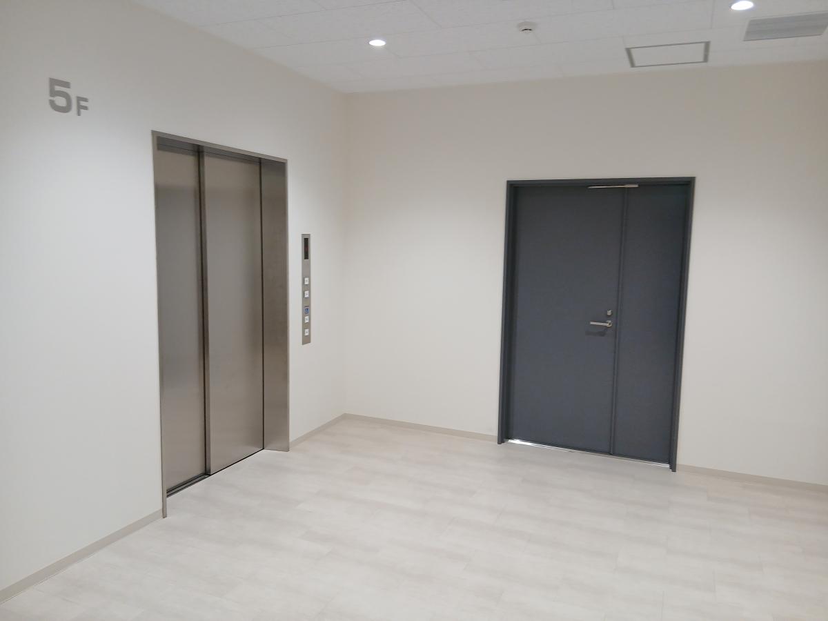 クリニックフロアの共用部!清潔感のある内装です!のイメージ