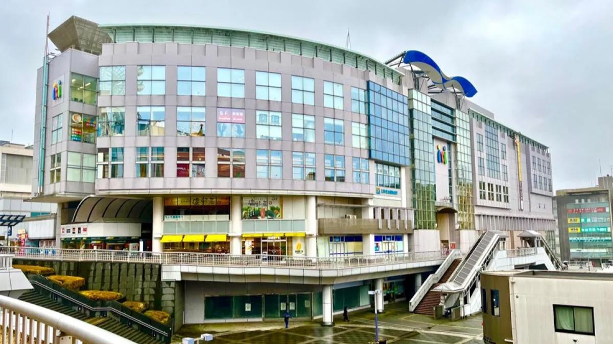 駅ペデストリアンデッキからも見え視認性良好です!のイメージ