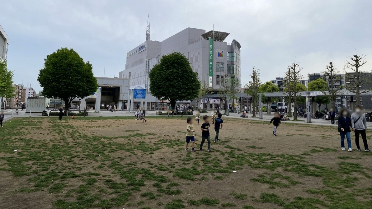 駅前には複数のショップモールがあります。のイメージ