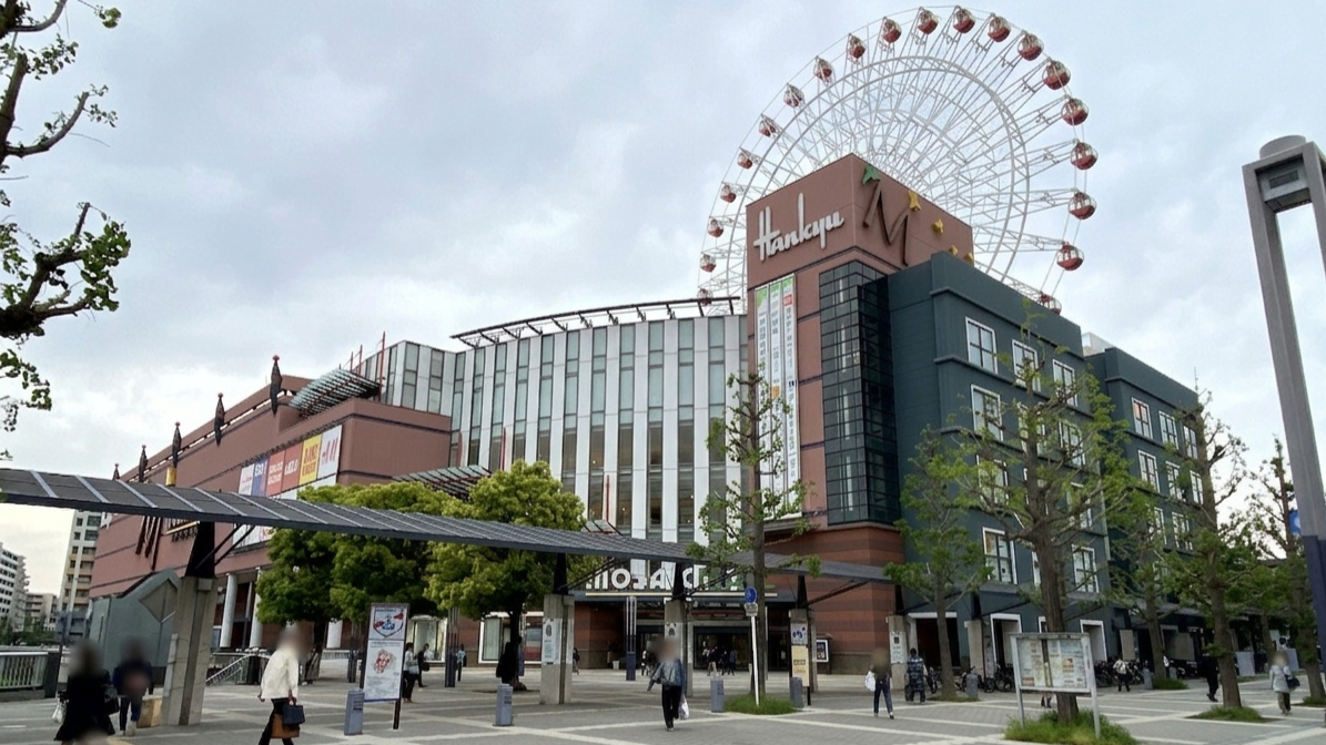 駅前には複数のショップモールがあります。のイメージ