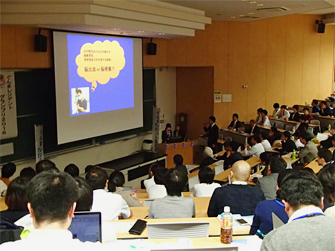 県内の臨床研修医が研修の成果を発表する「レジデントグランプリ」の発表の様子