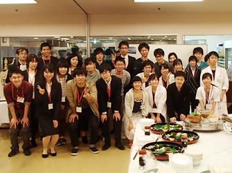 「レジデントグランプリ」後の懇親会での記念撮影（発表者のみなさん）