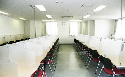 研修医一人に一つのデスクが割り当てられている希少な環境