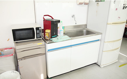 水道、レンジ、ポット、冷蔵庫が完備